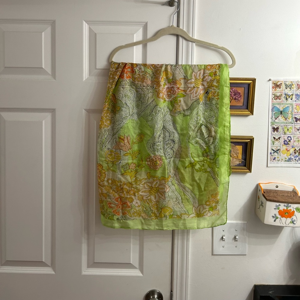 Vintage silk 70s paisley green scarf - head scarf